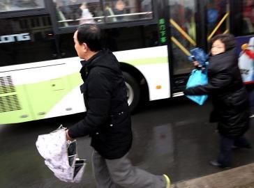 民警公交车上抓扒窃 “江洋大盗”落网