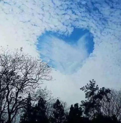 浙江天空现爱心云奇观 网友：被虐一脸