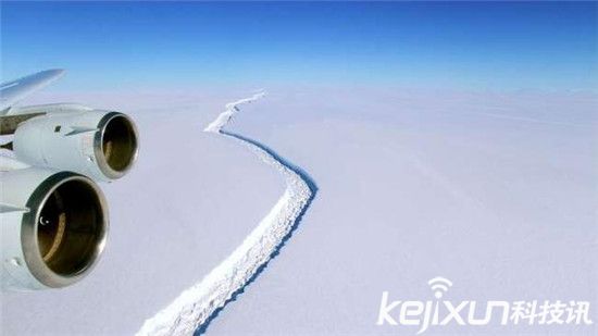 南极洲冰架产生巨大裂缝曝光UFO基地 坏消息!