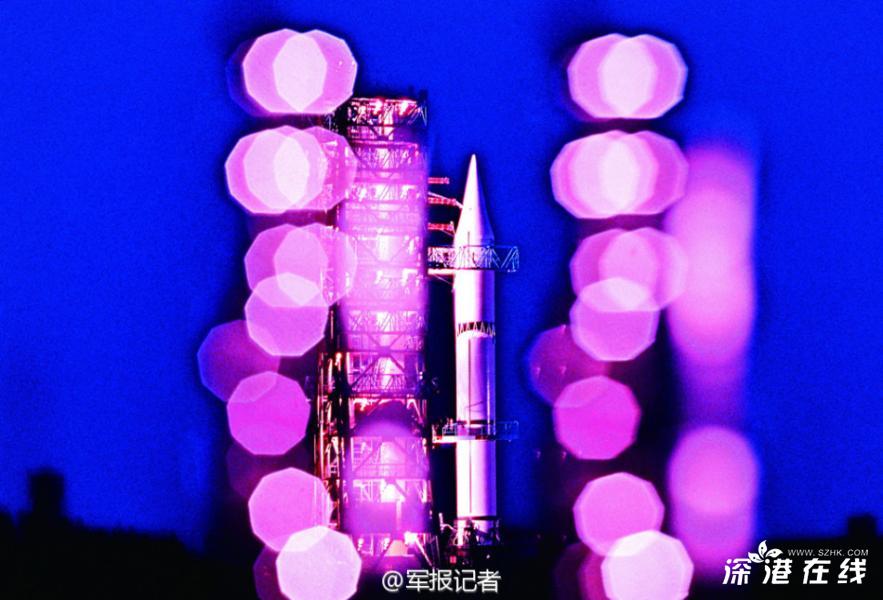 军方曝光二炮首支战略导弹部队 导弹月光下矗立