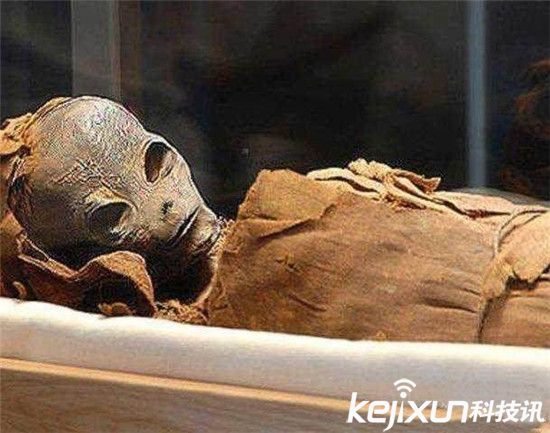 外星人尸体竟在2000年前就已藏在金字塔中?惊呆