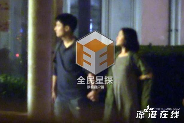 周迅与老公深夜散步 被指孕相明显